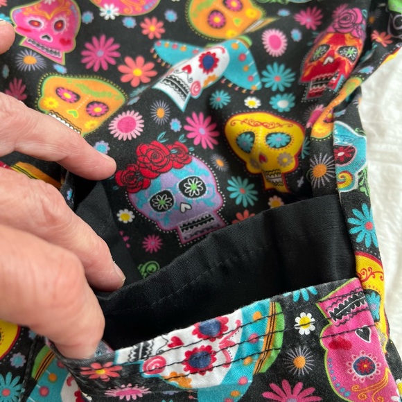 Halloween scrub top uniform, two pockets size Small Petite - Picture 5 of 8